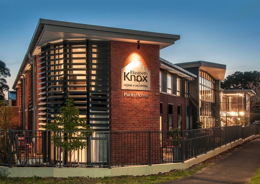 Elizabeth Knox Image